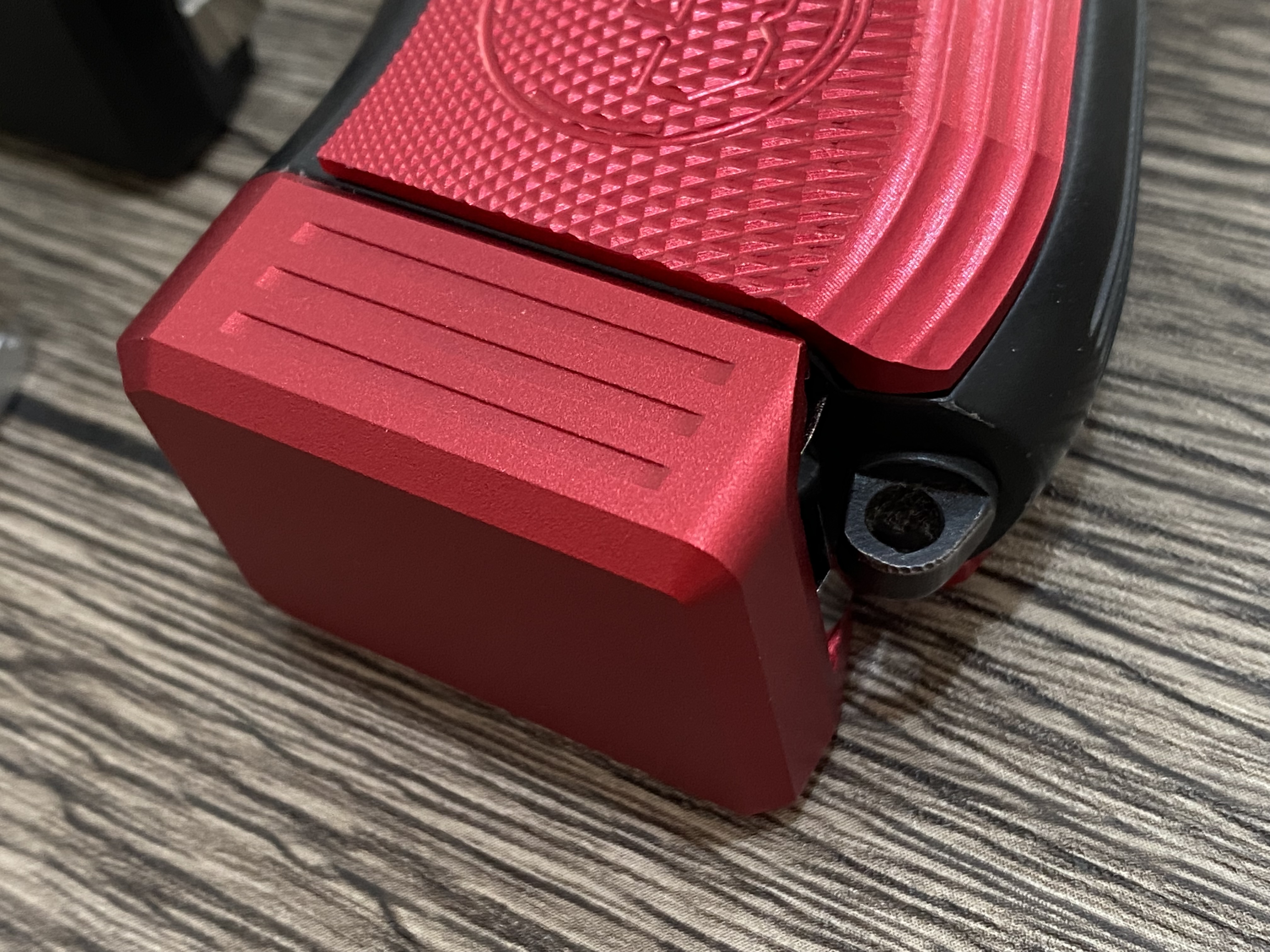 ส้นแม็ก+2นัด CZ75D Compact/P-01 **ท้ายด้ามมีหูร้อยเชือก**