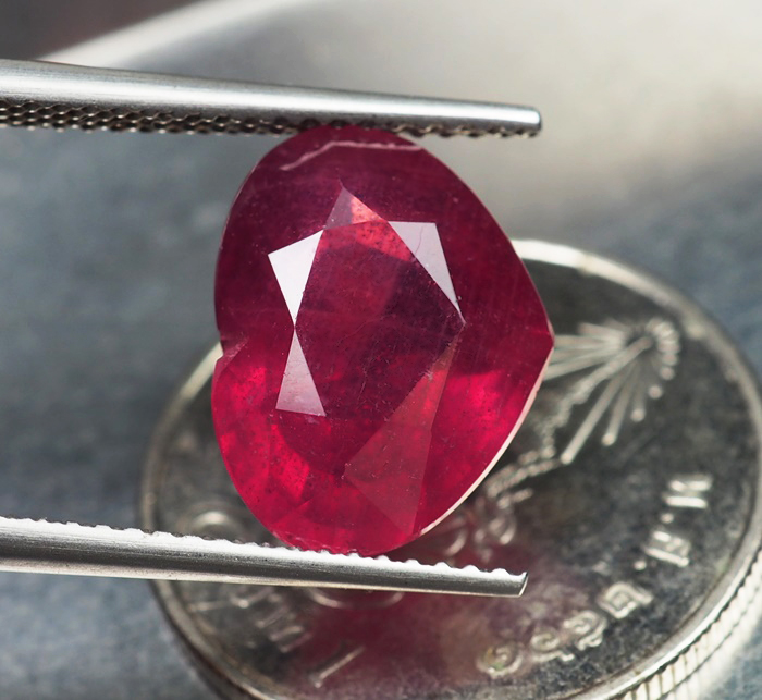 พลอยทับทิม (Ruby) 6.50 กะรัตสีชมพูอมแดง