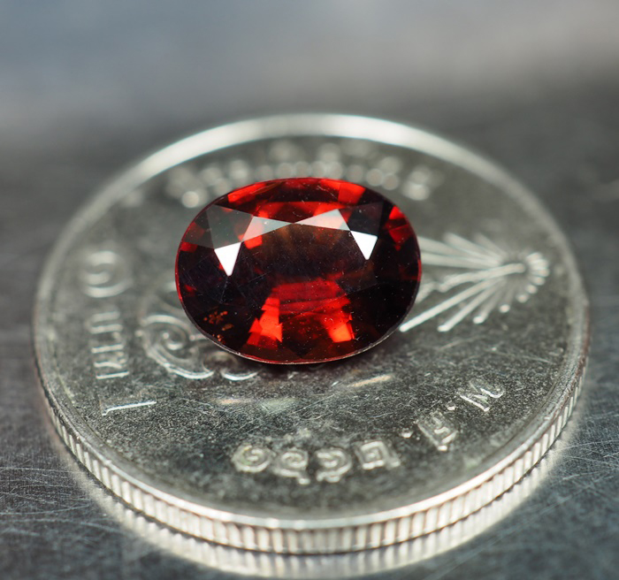 พลอยโกเมน (Garnet) 1.87 กะรัตแดงสวย