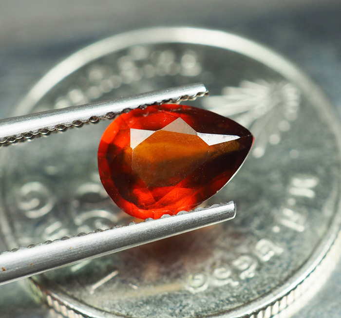 เฮสโซไนต์โกเมน (Hessonite) 1.05 กะรัตแดงส้มสวย