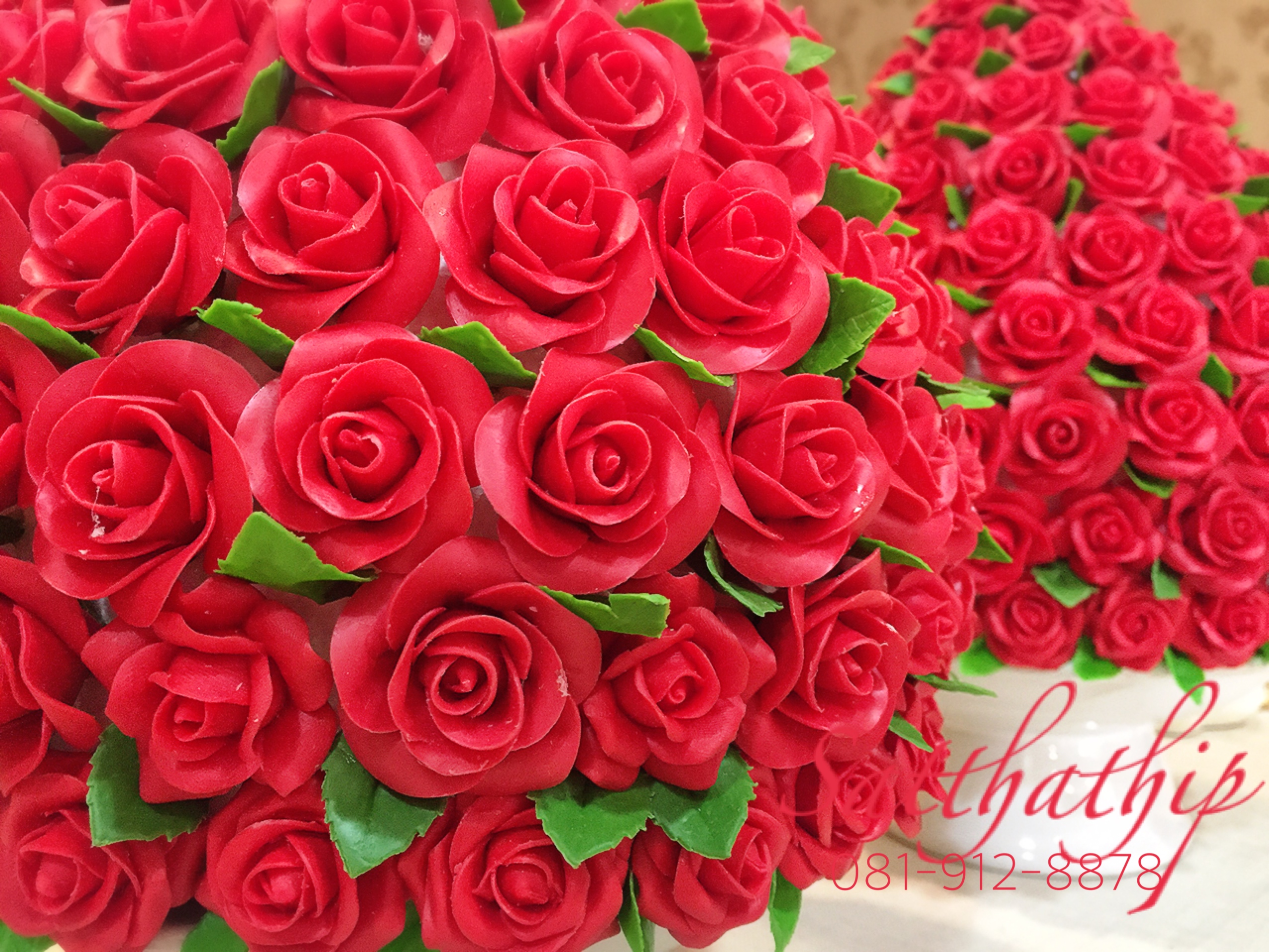 พานพุ่มดอกกุหลาบ ประดิษฐ์จากดิน [9 นิ้ว 7,600 บาท/คู่]