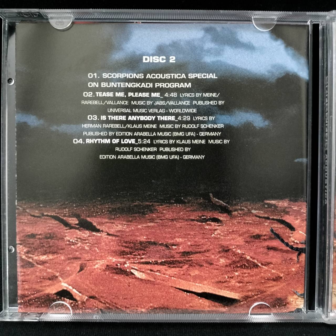 Scorpions – Acoustica: The Platinum Edition / THAILAND / กล่องสวมเก่าเก็บ / เขี้ยวล็อคถาดกล่องหัก / 2CD / แผ่นดี