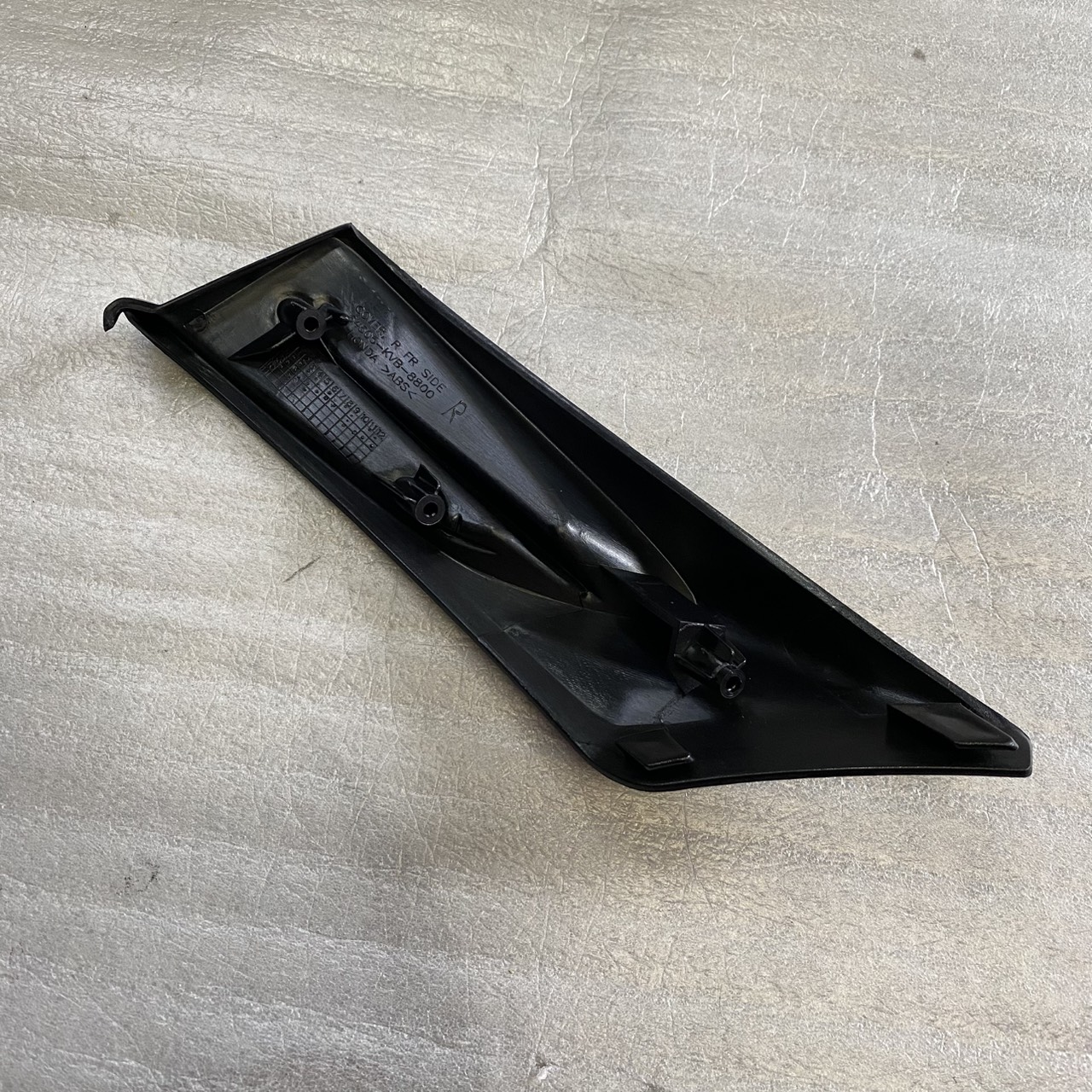 64505-KVB-880 ฝาปิดข้างไฟหน้าขวา CLICK PLAY คาร์บู อะไหล่แท้ HONDA