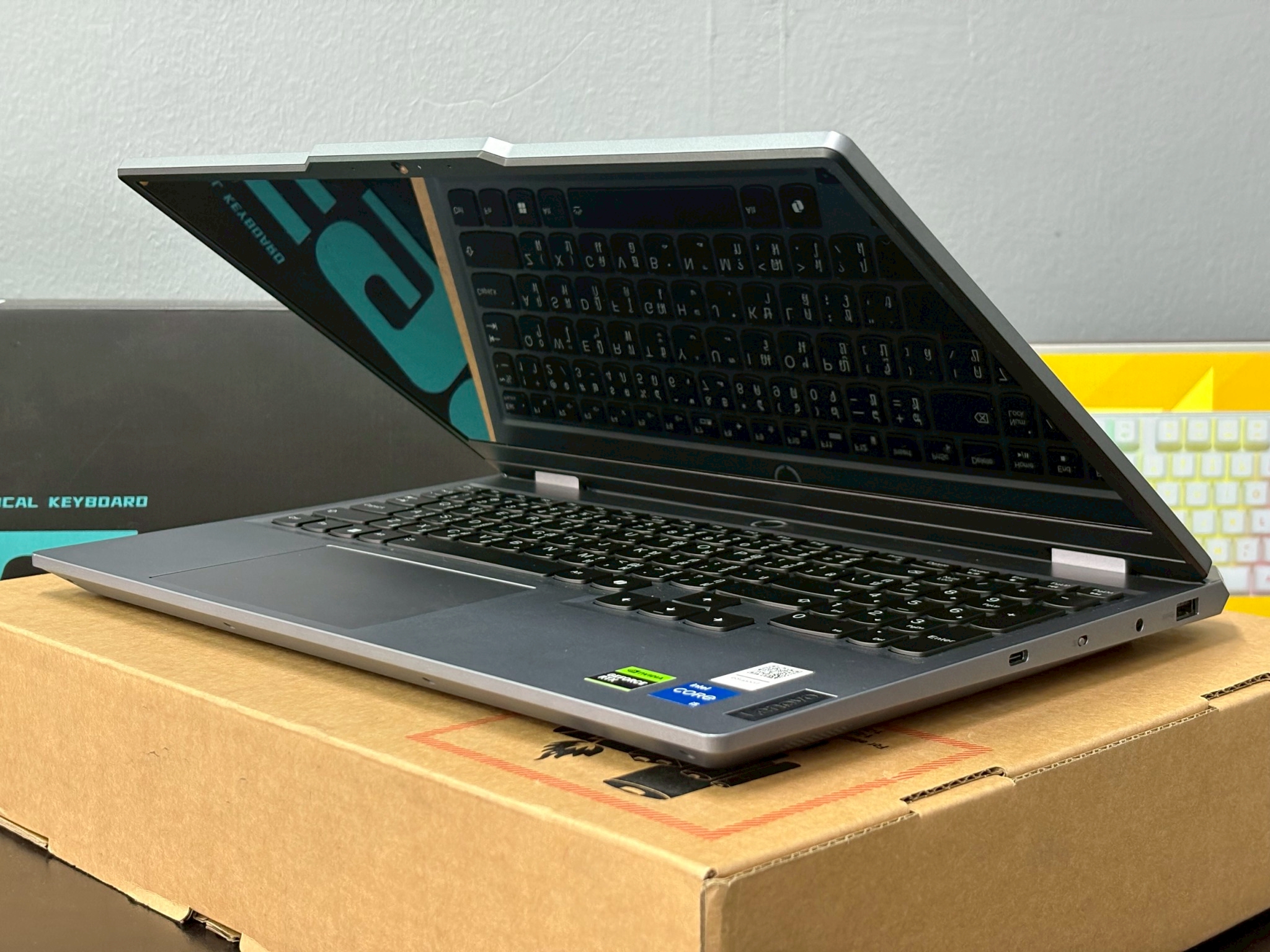 Lenovo LOQ 15IAX9 83GS001GTA Luna Grey