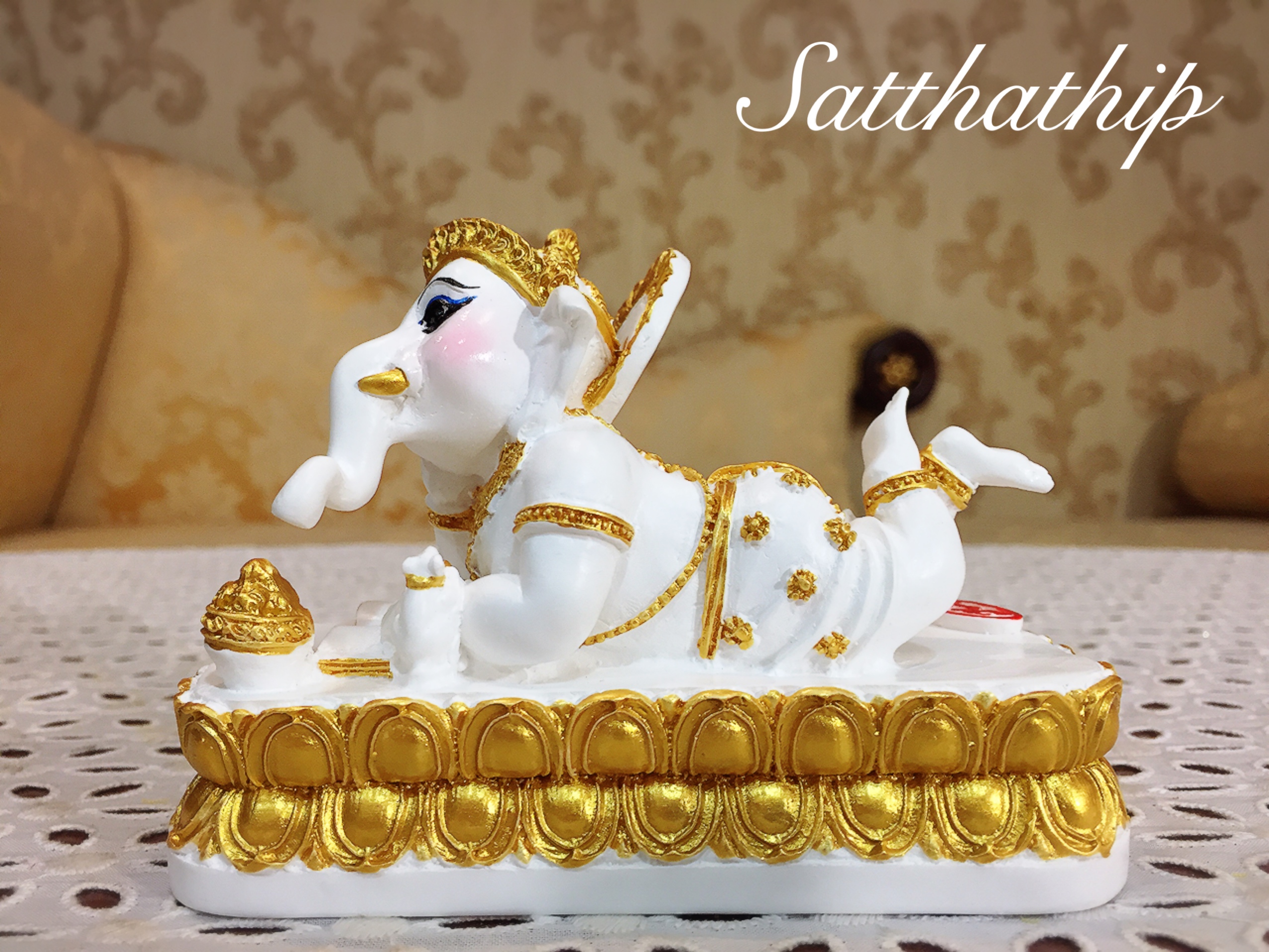 พระพิฆเนศ ปางเสวยสุข (เซรามิก) - Ganesha: Lord of Success