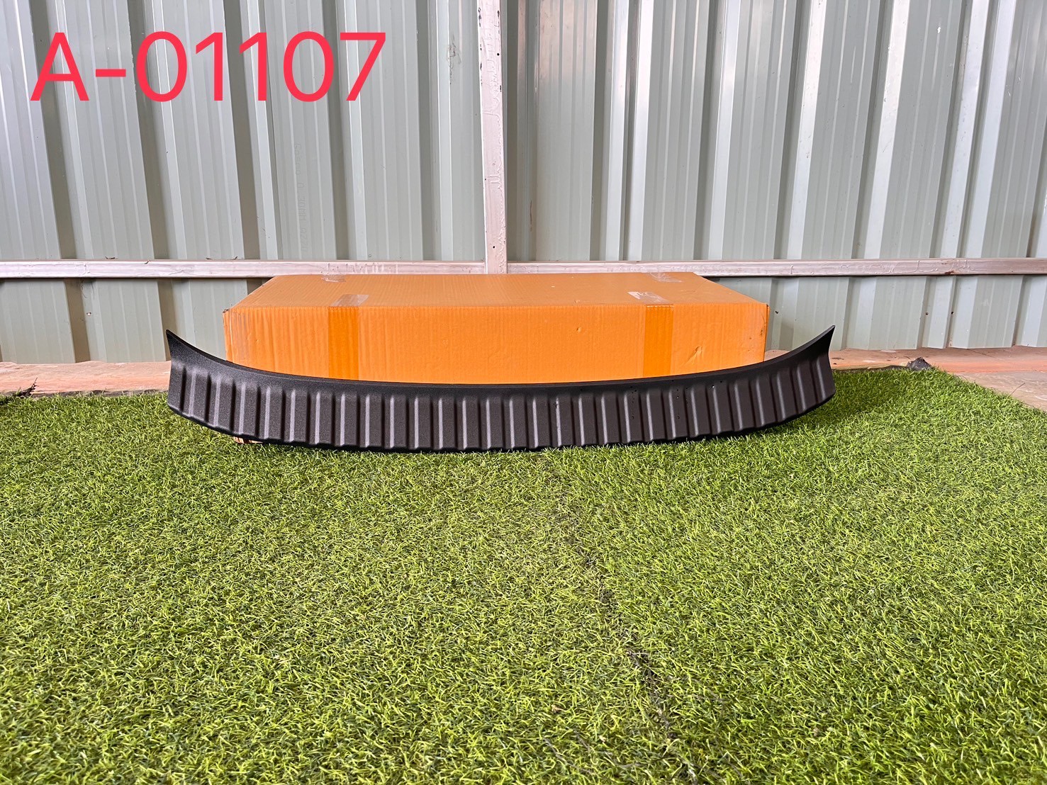 แผ่นพลาสติกกันรอยกันชนท้าย Ford Everest 2015-21 ใหม่แท้