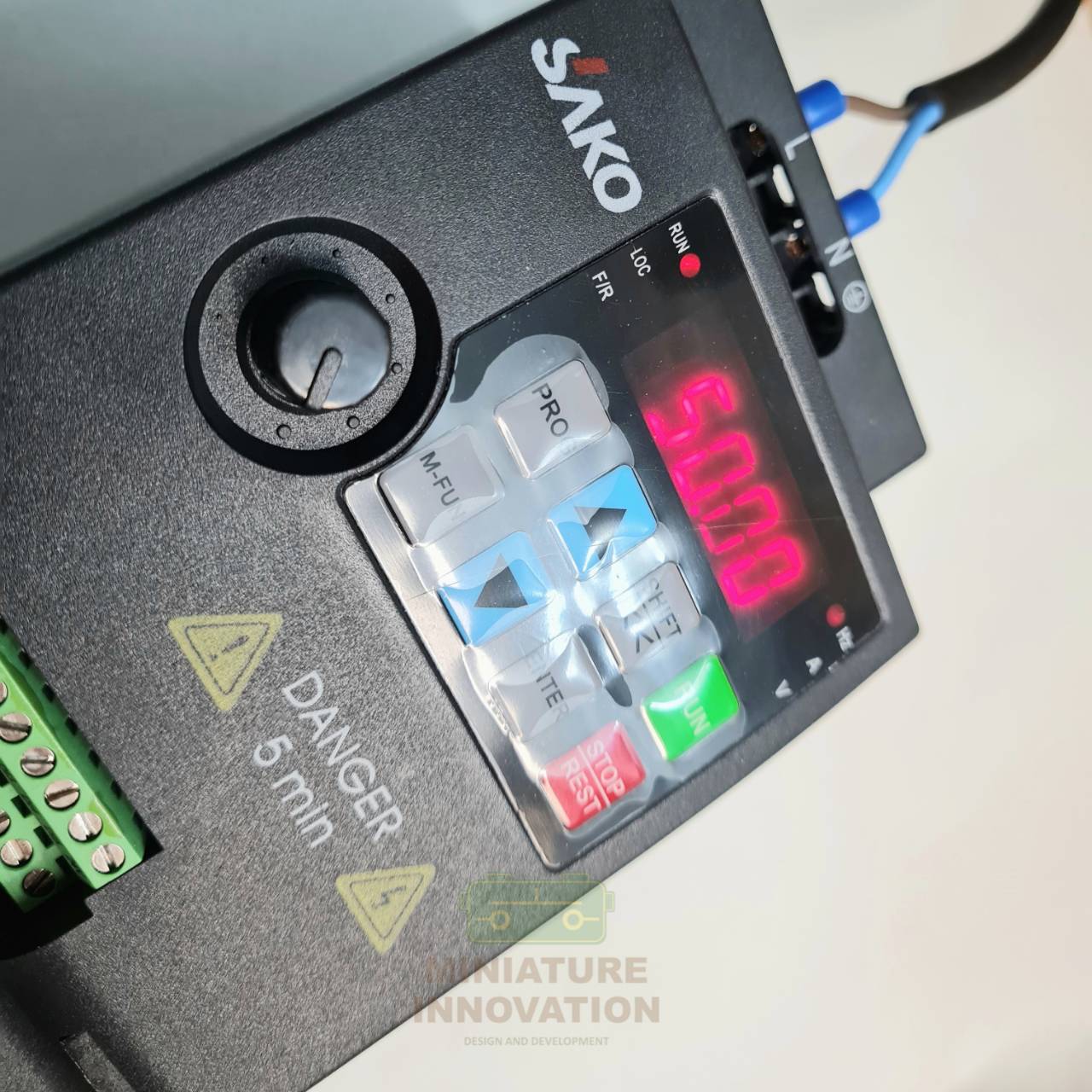 Ski780 Mini Vfd อินเวอร์เตอร์แปลงความถี่ตัวแปลงสําหรับมอเตอร์ 220V/380V 0.75/1.5/2.2Kw SAKO SKI780 220V To 3 เฟส 220V MINI VFDอินเวอร์เตอร์ ตัวแปรความถี่ สำหรับมอเตอร์ ควบคุม ความเร็ว