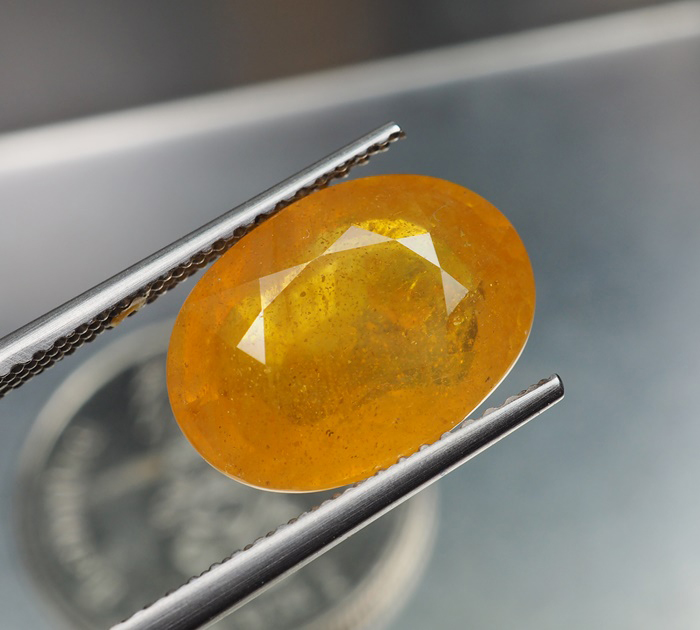 บุษราคัมอัฟริกาสีเหลืองส้ม (Sapphire) 7.90 กะรัต