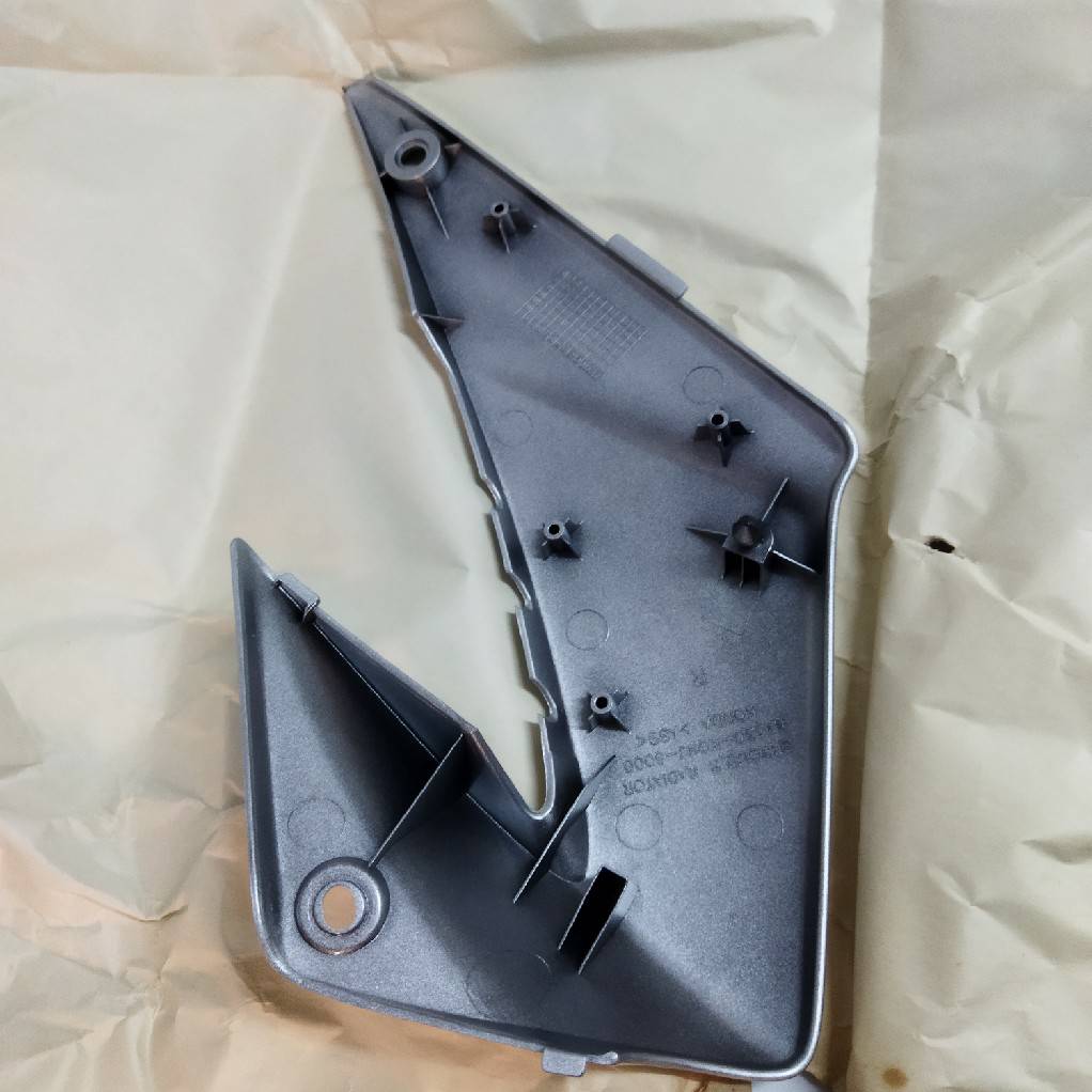 64350-KGH-600ZB ฝาครอบหม้อน้ำขวาสีบรอนซ์ *NH411M* SONIC อะไหล่แท้ HONDA