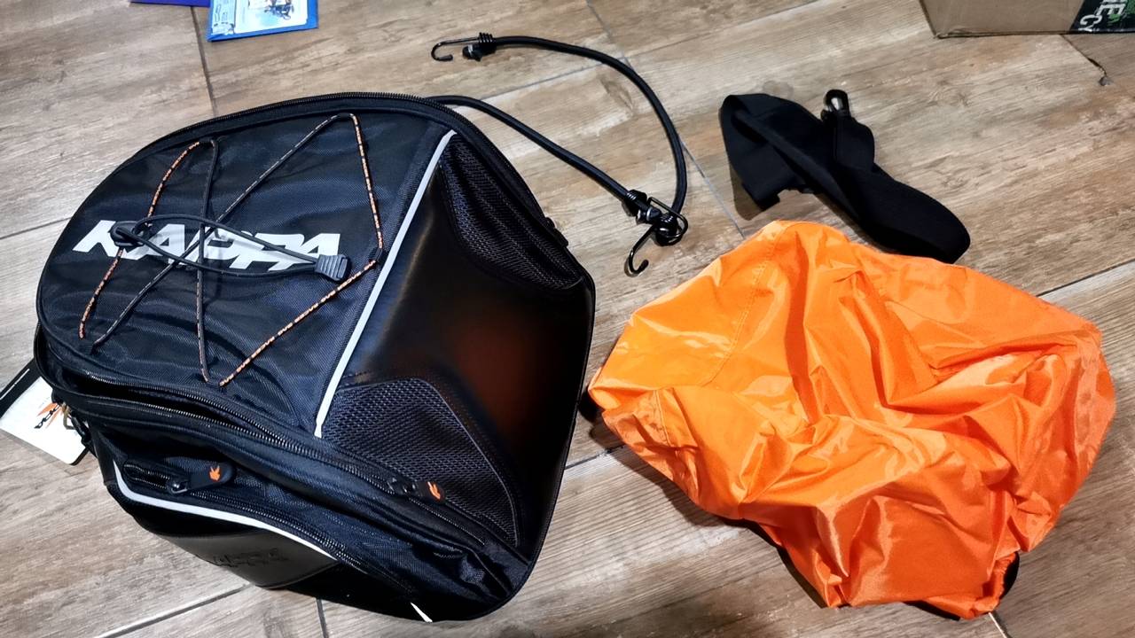 กระเป๋า สัมภาระ kappa RA300 ควมจุ 15ลิตร มีผ้าคลุมกันฝน สะพายไหล่ได้