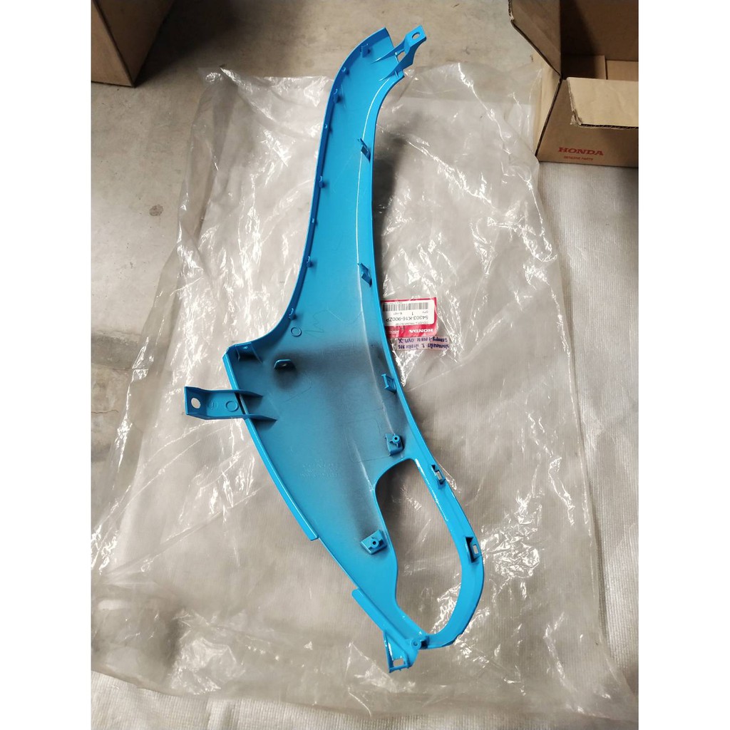 54303-K16-900ZP ฝาครอบด้านหน้าข้างซ้าย SCOOPY-I 2013 ViVid Me สีฟ้าB216P รถสีฟ้าชมพู,สีฟ้า-ขาว อะไหล่แท้ HONDA