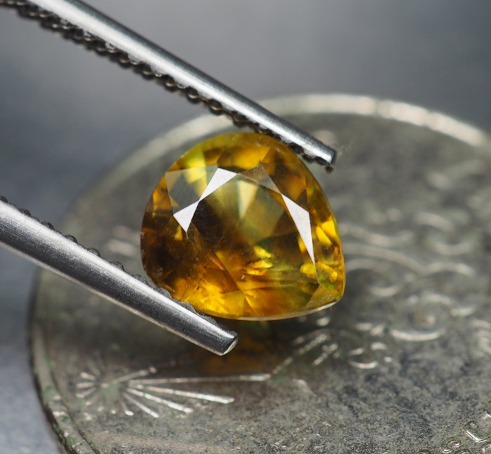 พลอยแท้สฟีน (Sphene) 1.19 กะรัต