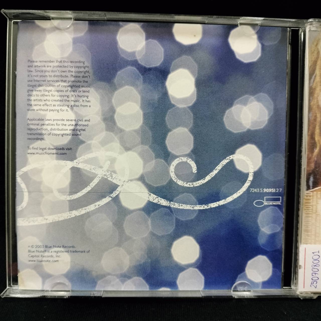 Cassandra Wilson – Glamoured / THAILAND / ปกเจาะ / แผ่นดี