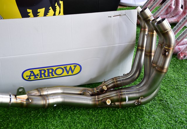 คอฟูล Arrow Stainless สำหรับ R6 ปี 2017 ขึ้นไป (For Exhibition only)