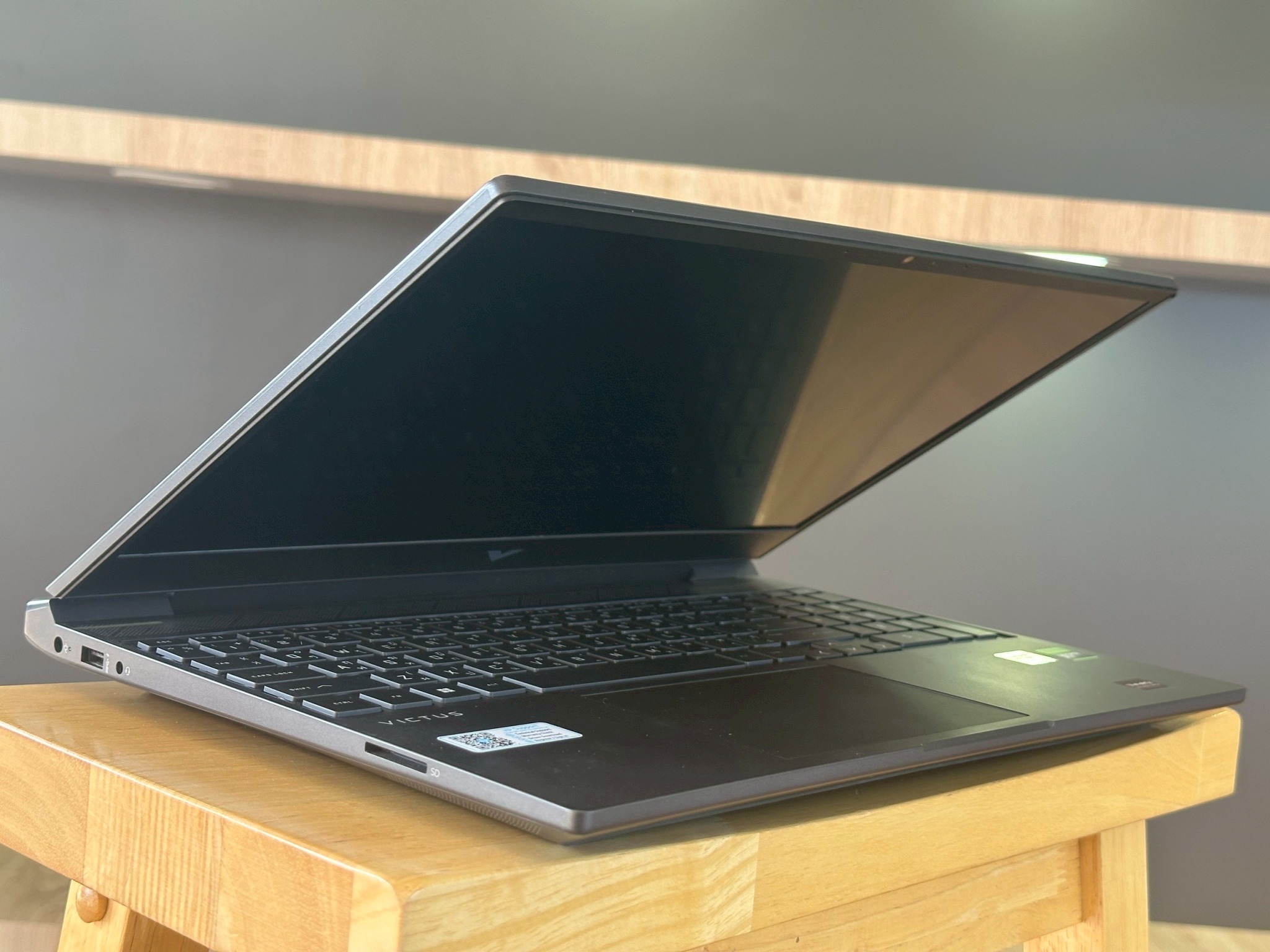 HP VICTUS 15-FB2105AX (MICA SILVER)