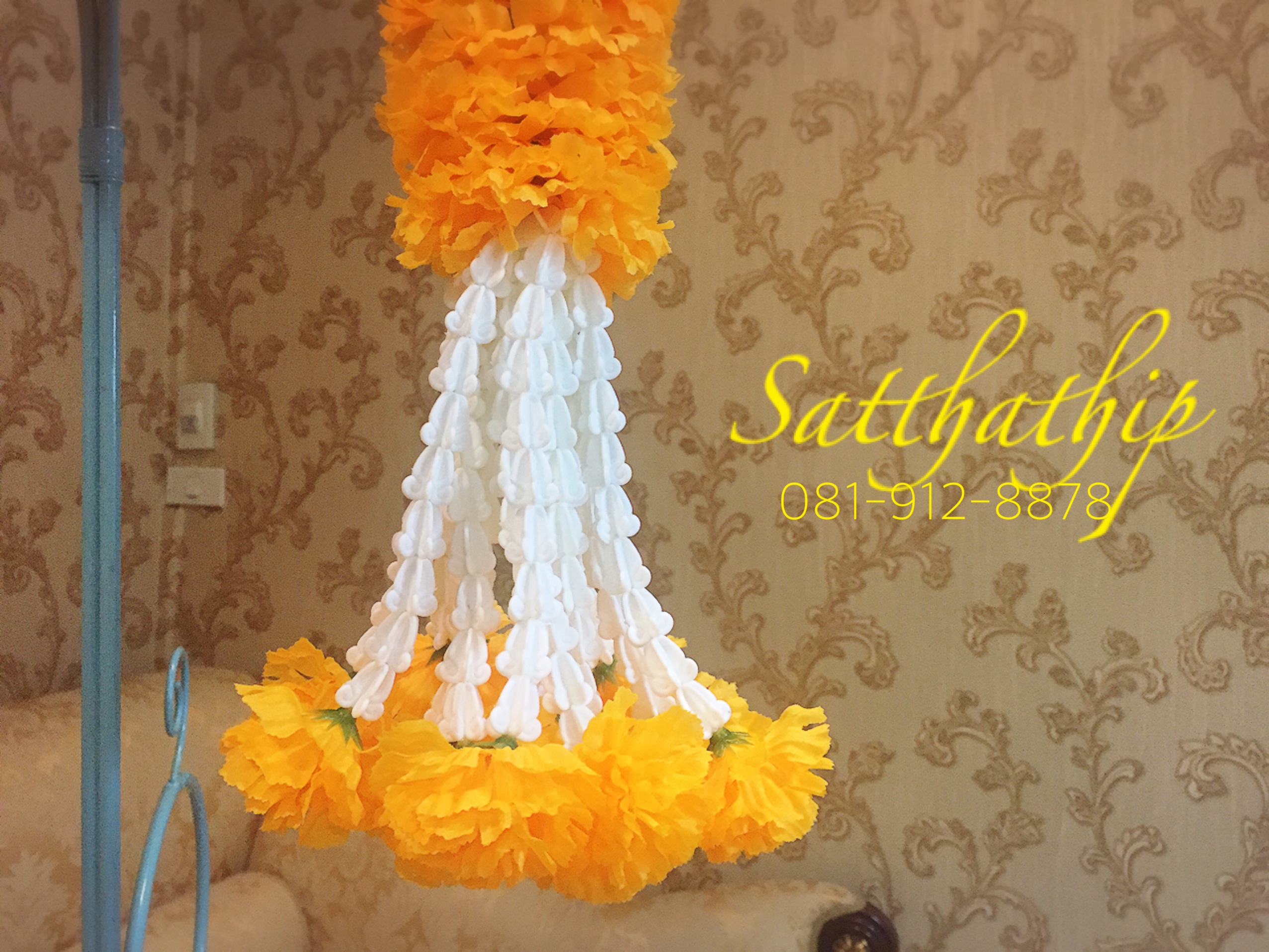 พวงมาลัยผ้าสองชาย [แบบตัดก้านดอกร้อยแน่น 450 บาท/เมตร]