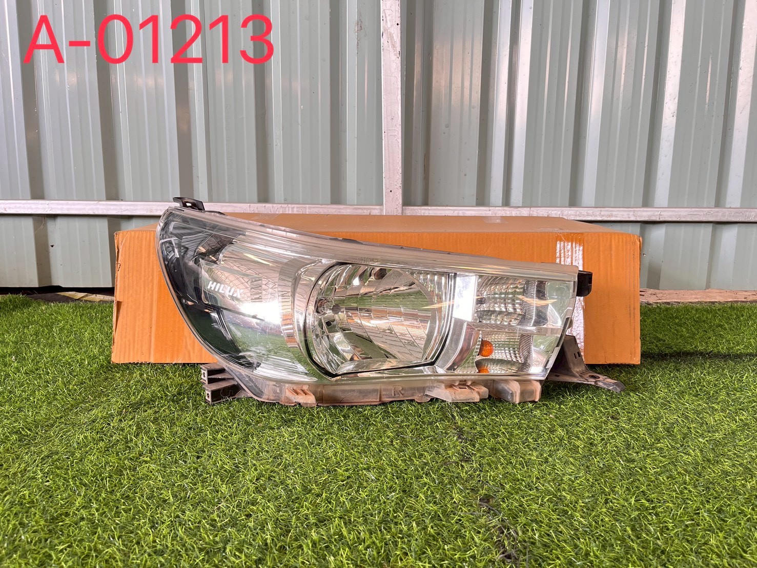 ไฟหน้า R Toyota Revo 2020-23 AA หรี่เล็ก แท้ถอด