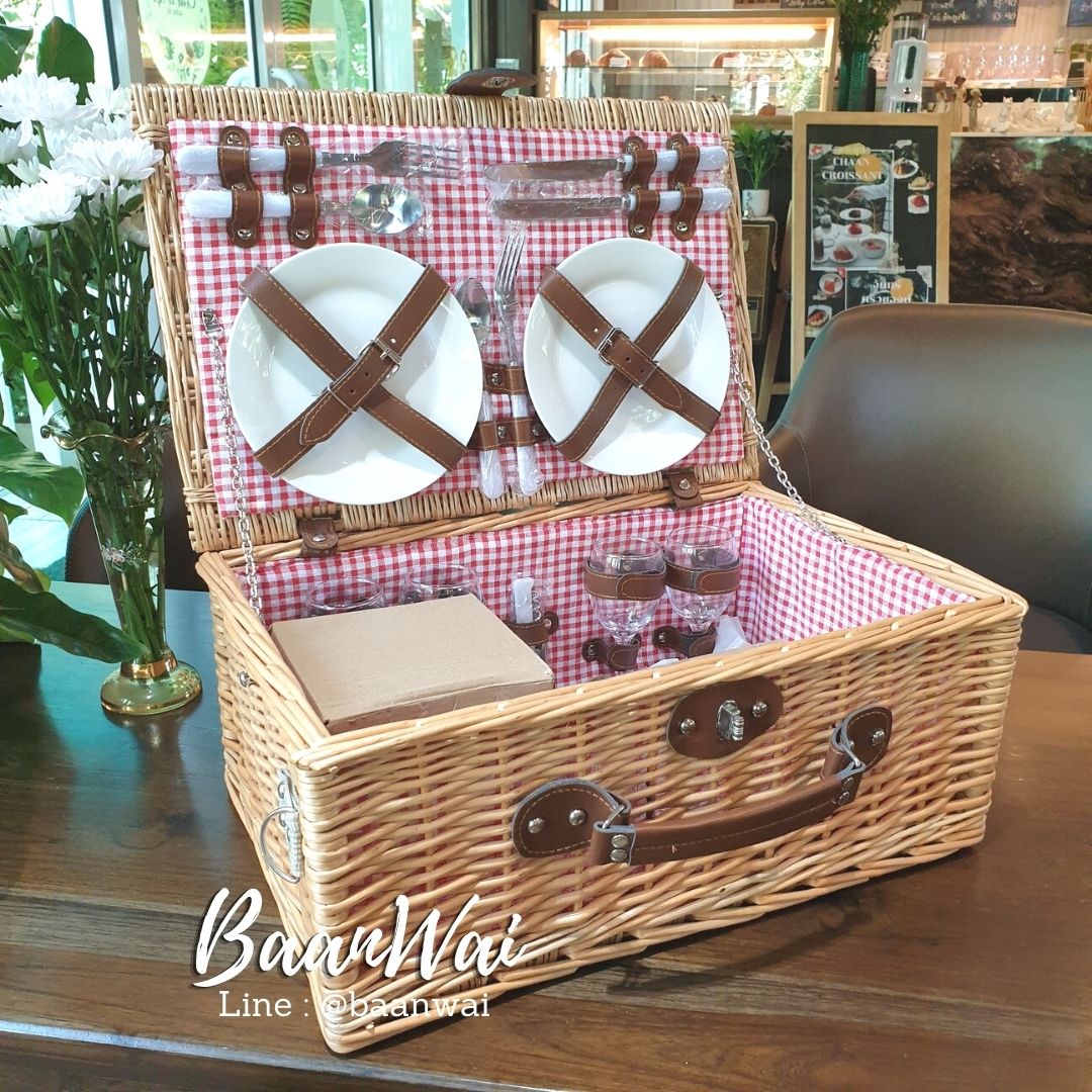 ตะกร้าปิคนิค พร้อมชุดครัว สำหรับ 4 ท่าน