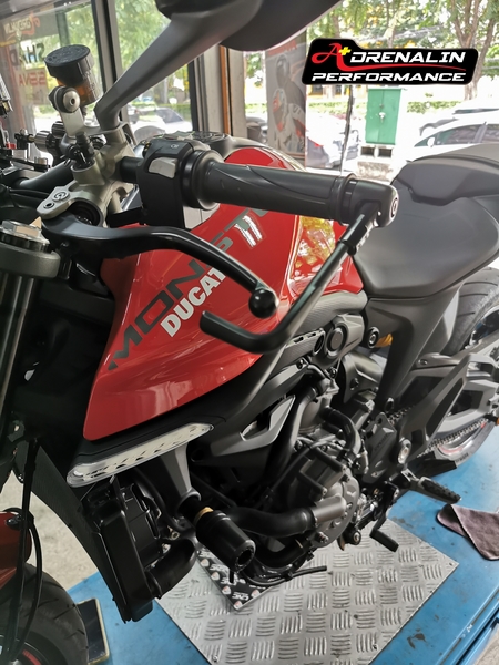 cnc racing กันล้มกลาง Monster 937