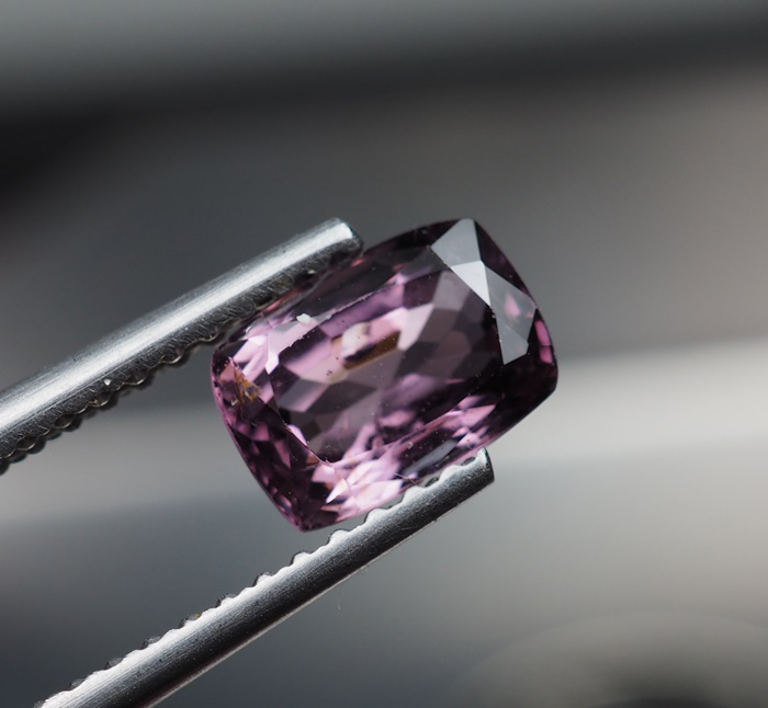 พลอยสปิเนล (Purple Spinel ) 1.05 กะรัตสีม่วง