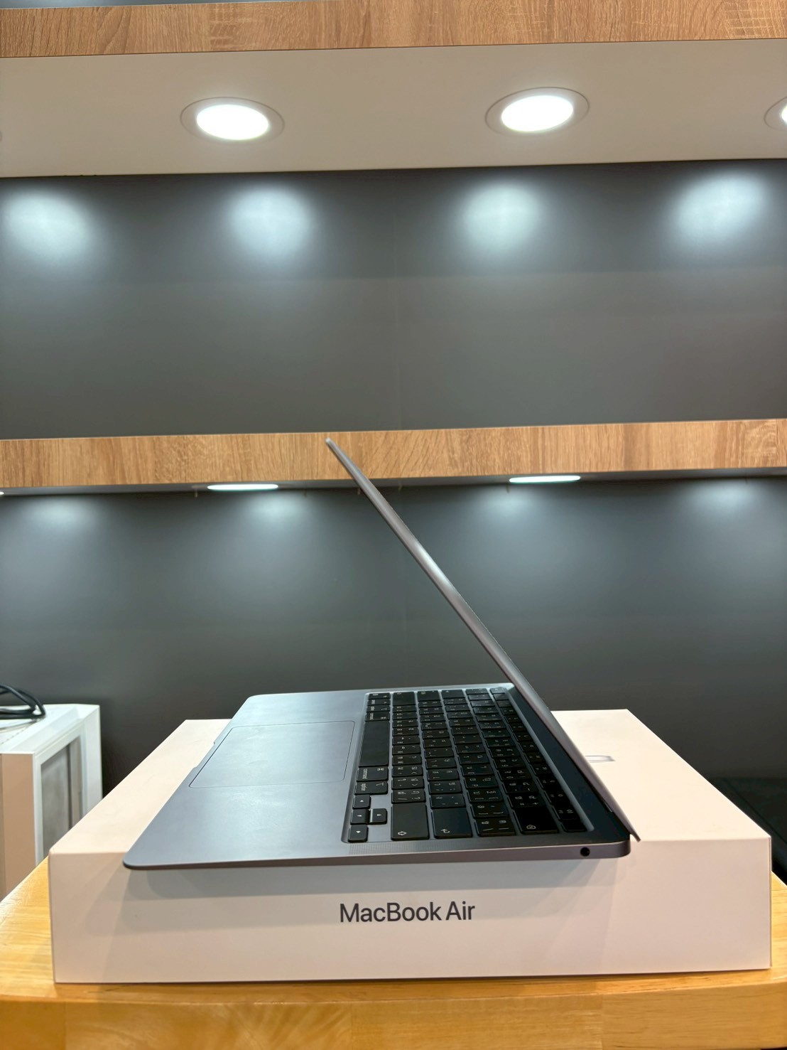 MacBook Air 13" (M1 ปี 2020) 8/256GB Space Gray