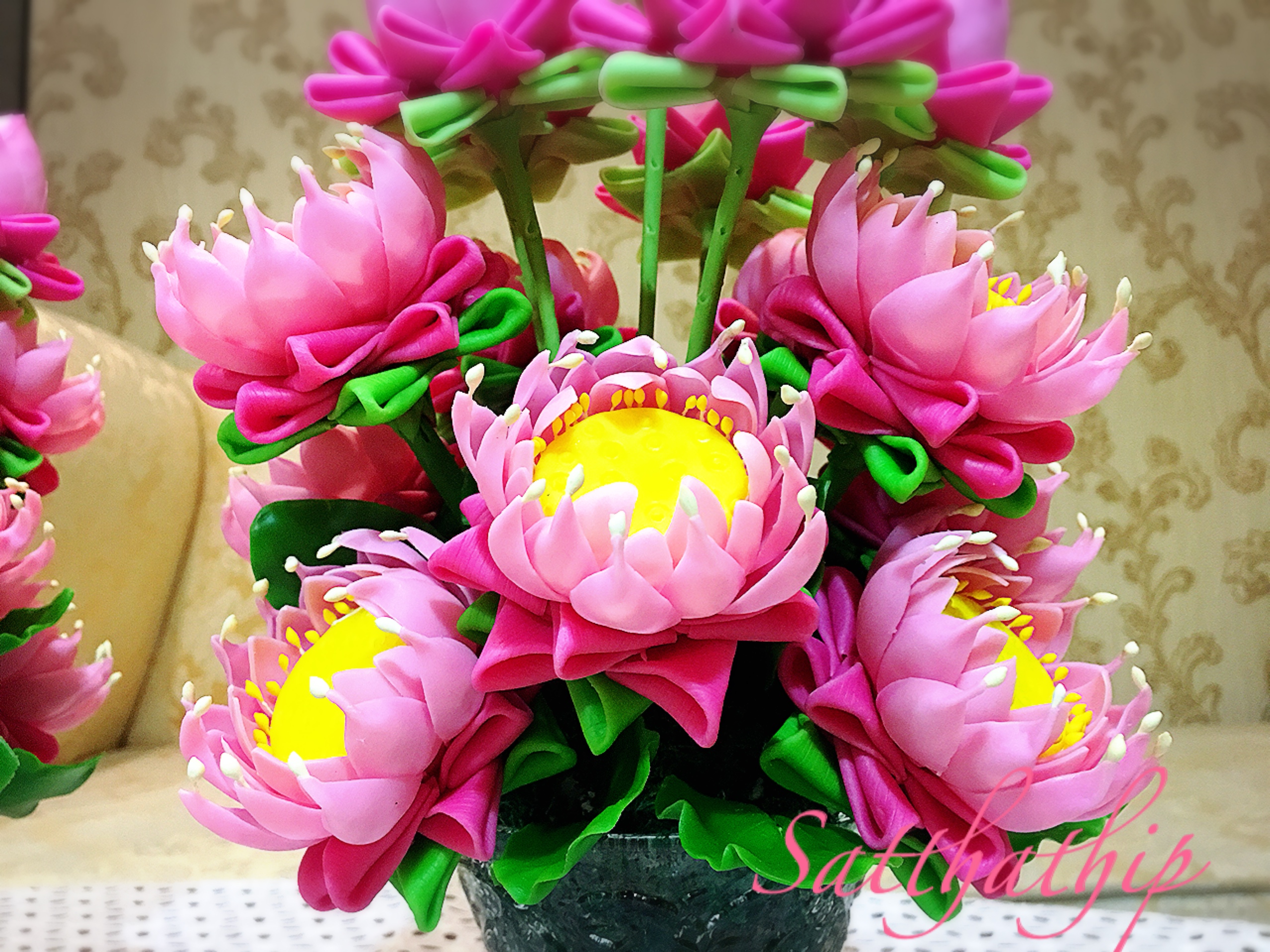 พานดอกบัว - ดอกบัวประดิษฐ์ - แจกันดอกบัวพับ (ข้างละ 18 ดอก) ประดิษฐ์จากดิน - Lotus Flower