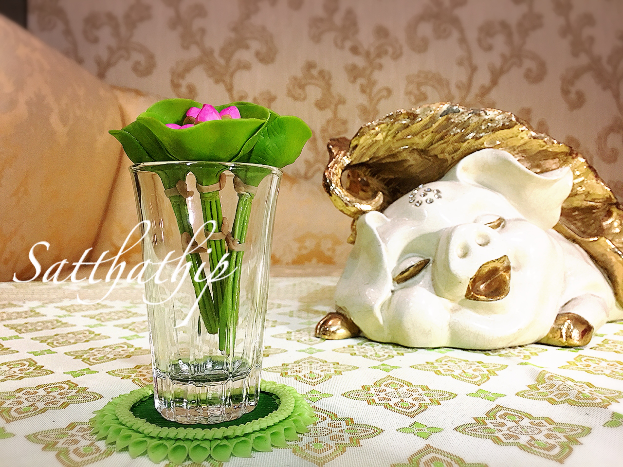 ชุดดอกบัว (กำ) พร้อมถาดใบตอง ประดิษฐ์จากดิน - ดอกบัวจิ๋ว - Lotus flower