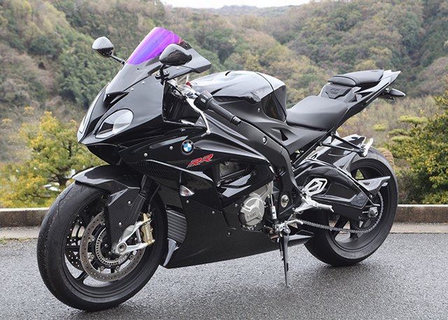 บังโคลนหน้า คาร์บอน Magical Racing จาก Japan สำหรับ S1000RR 15+