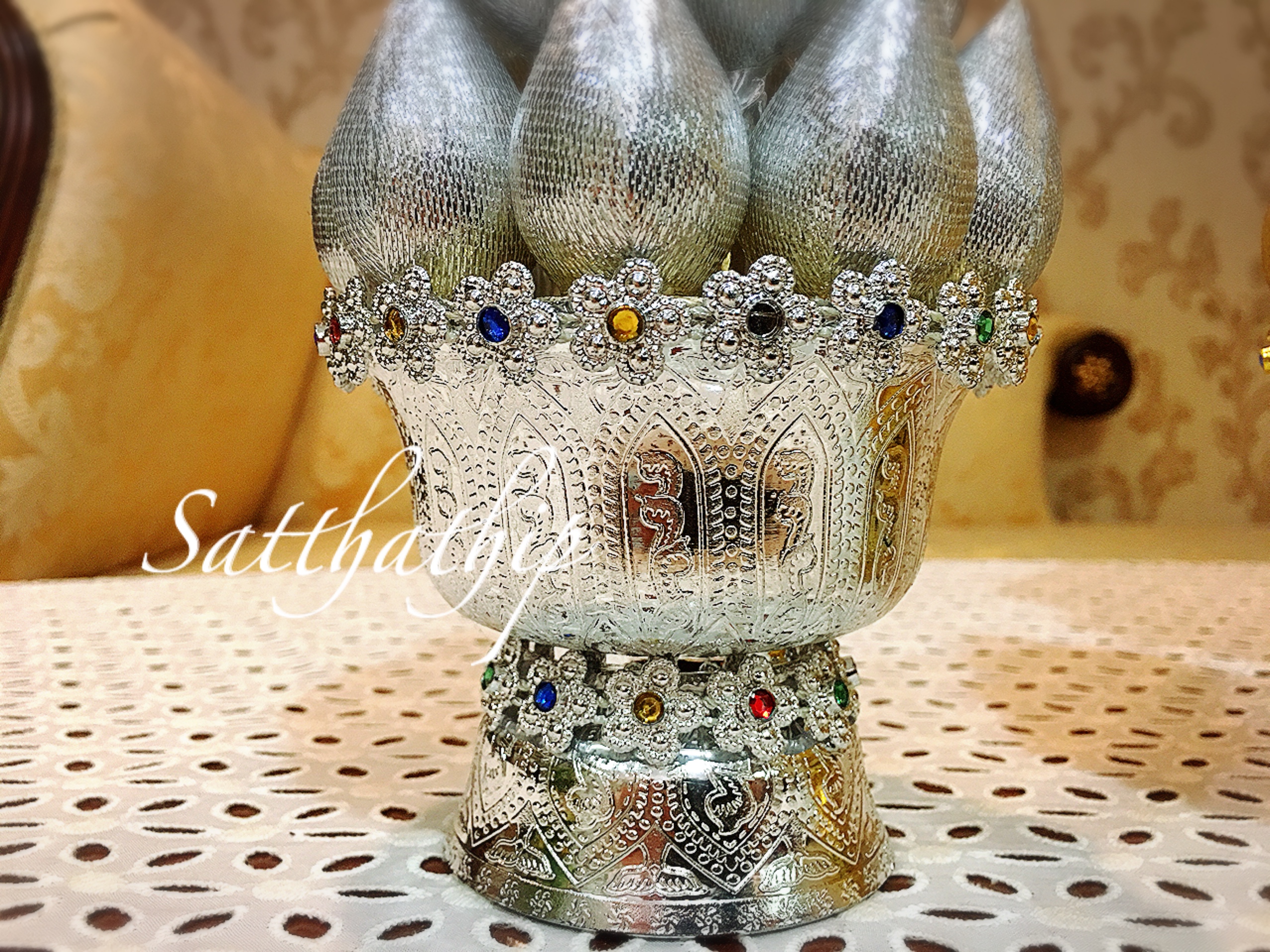 พานพุ่มดอกบัวเงินทอง