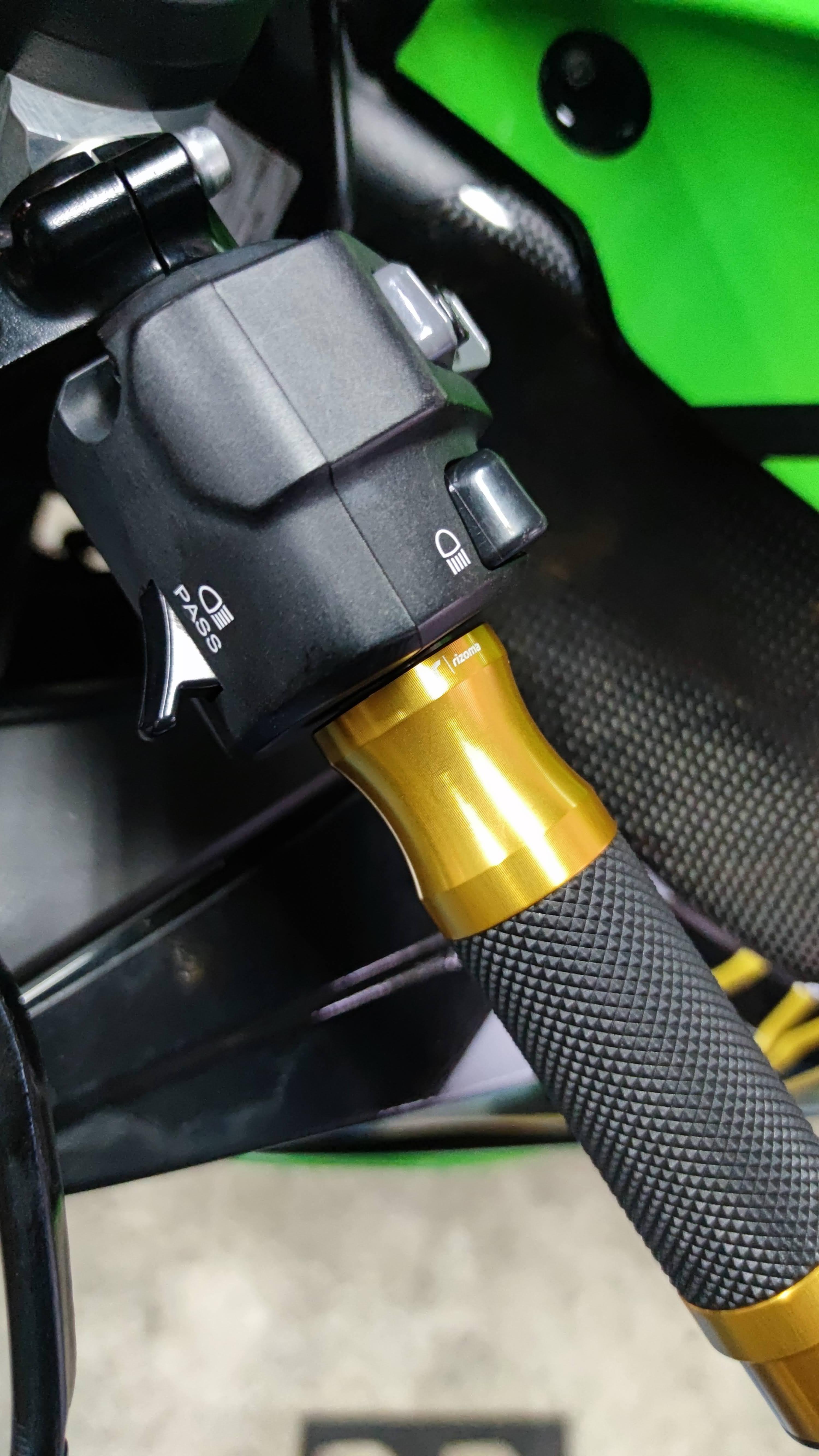 ปอกแฮนด์ Rizoma สำหรับ ZX10 2016+ รุ่น Sport Line คันเร่งแบบสาย