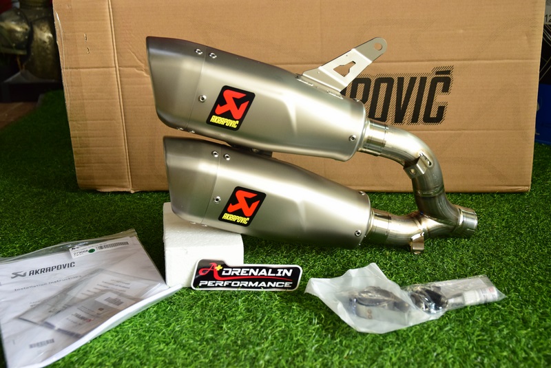 ท่อ Akrapovic ปลายคู่ GP ไทเทเนียม สำหรับ Monster 937 (For Exhibition only)