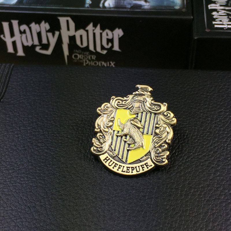 เข็มกลัดประจำบ้าน สำหรับนักเรียนฮอกวอตต์