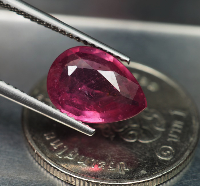 พลอยทับทิม (Ruby) 2.67 กะรัตสีแดงชมพู