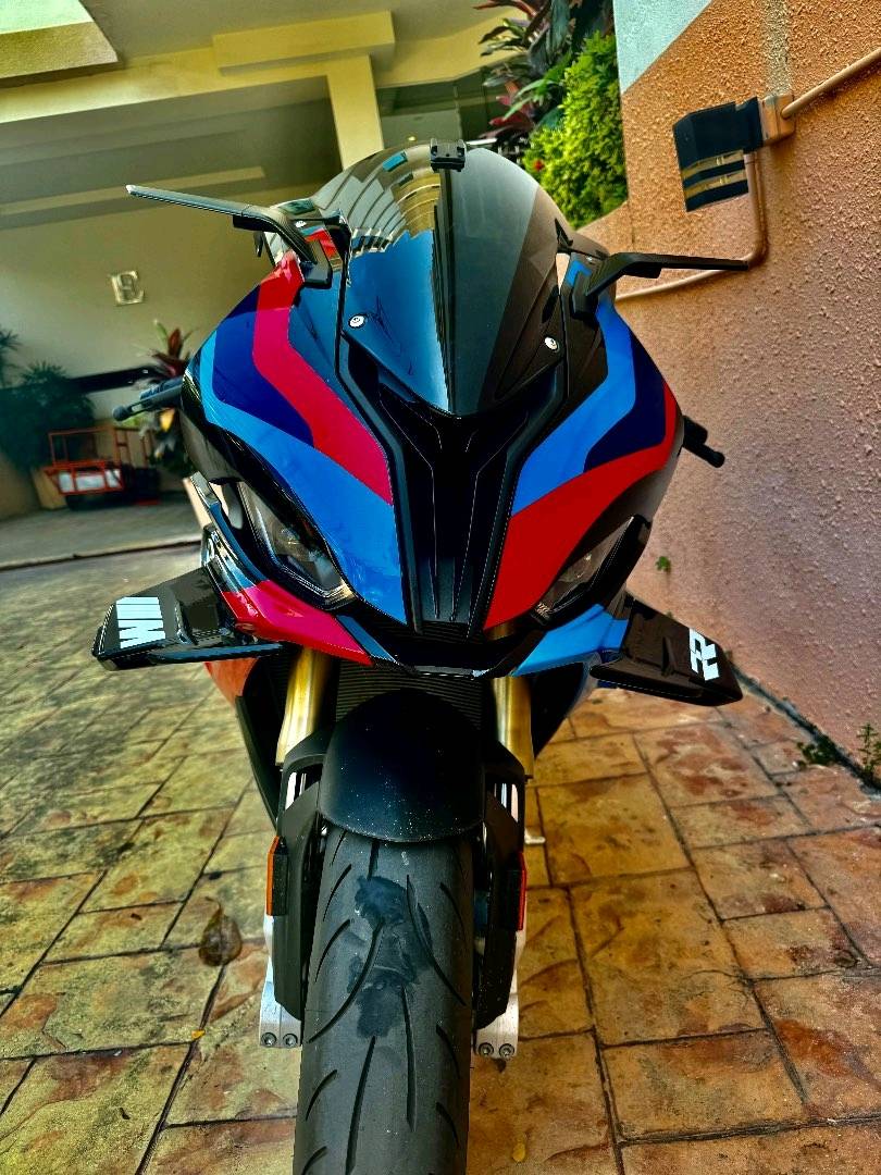 กระจกข้าง Rizoma รุ่น stealth ทำหน้าที่เป็นเหมือนสปอยเลอร์ สร้างแรงกด downforce สำหรับ S1000RR 2020+