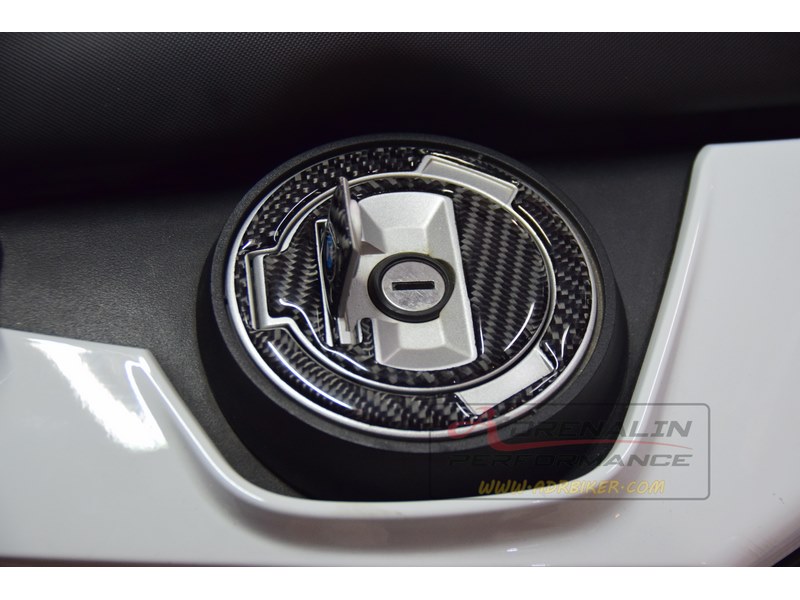 สติ๊กเกอร์คาร์บอนแท้ สำหรับแปะฝาเติมน้ำมัน ของ F800GS