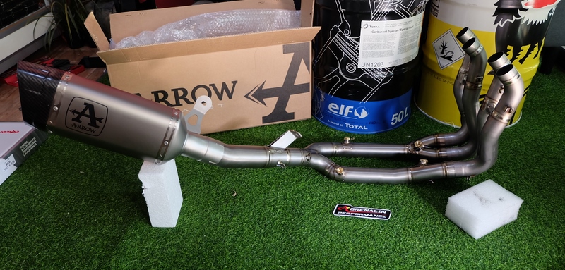 Arrow รุ่น Pista Slip-On สำหรับ S1000RR 2020+ (For Exhibition only) (For Exhibition only)