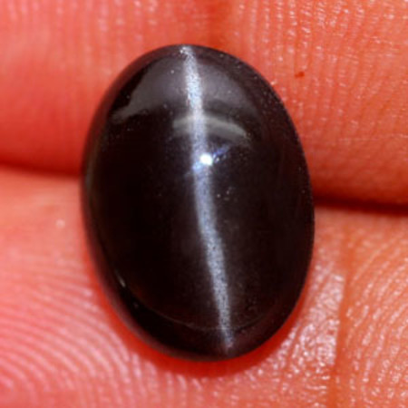 พลอยตาแมวสคาโพไลท์ (Cat's eye Scapolite) 3.65 กะรัต