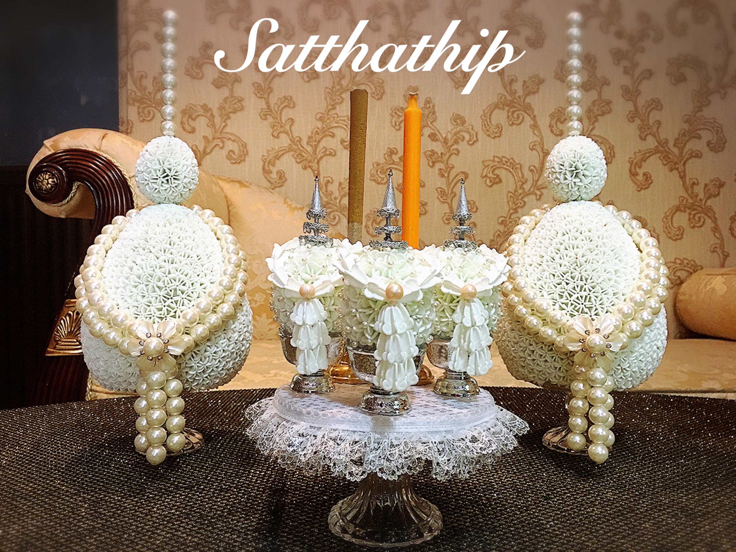 ชุดพานพุ่ม พร้อมเครื่องทองน้อย ดอกรักประดิษฐ์ (พลาสติก)