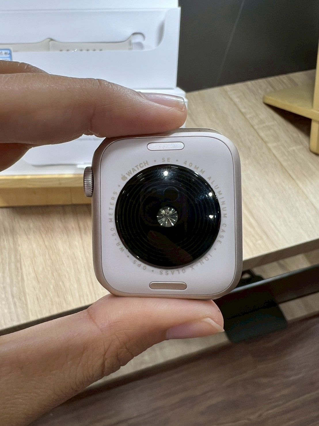 Apple Watch SE GPS อะลูมิเนียม 40 มม. (GEN 2) สี Starlight