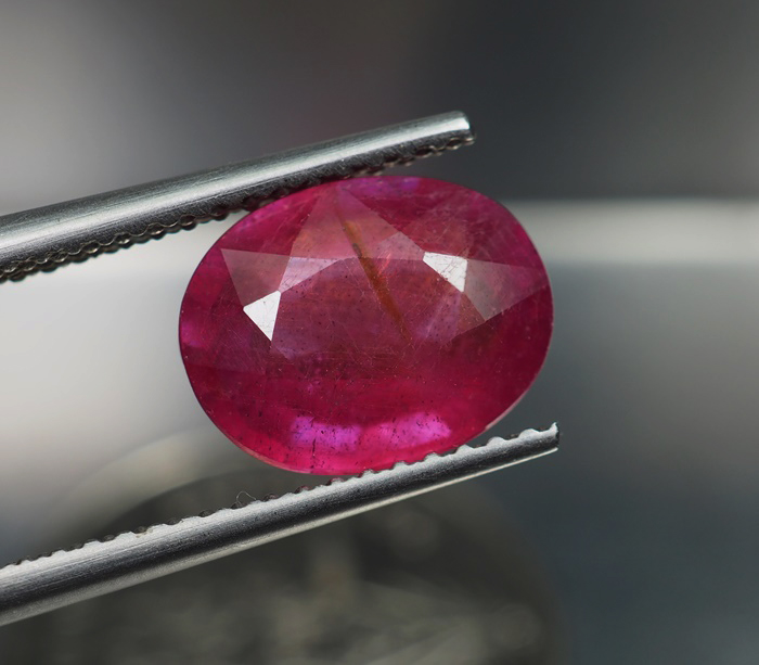 พลอยทับทิม (Ruby) 3.05 กะรัตสีชมพูแดง