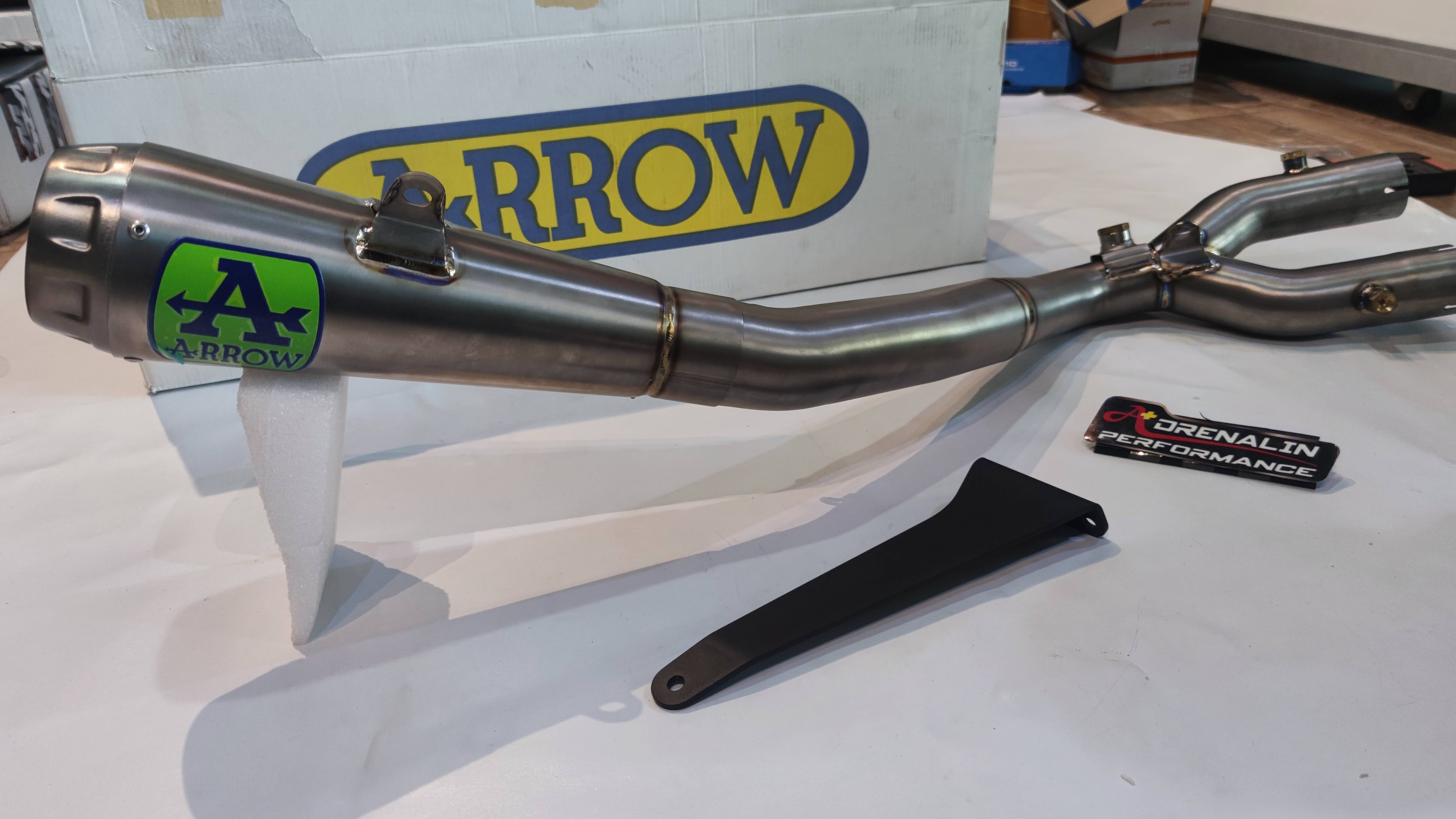 ท่อ Arrow Pro race + Y pipe สำหรับ R1 ปี 2015 ขึ้นไป (For Exhibition only)