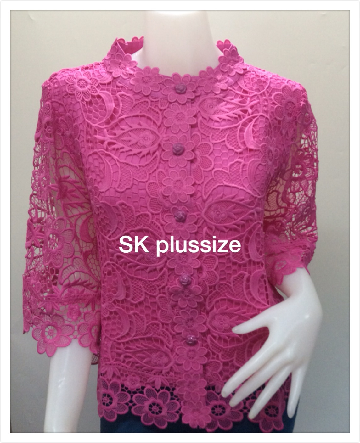 เสื้อลูกไม้คอตั้ง สีบานเย็น แขน 3 ส่วน รอบอก 40 นิ้ว
