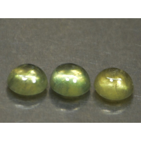 แซฟไฟร์สีเขียว (Sapphire) 2.20 กะรัต 3 ชิ้น