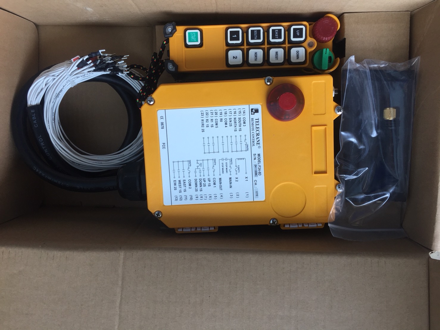 รีโมทเครนไฟฟ้า ไร้สาย รุ่น F24-8D telecrane 8 ปุ่ม 2 สปีด/รีโมทรอกไฟฟ้าไร้สาย รุ่น F24-8D telecrane 8 ปุ่ม 2 สปีด/F24-8D telecrane crane control remote 2 speed