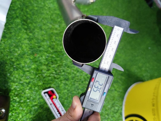 Y-pipe Akrapovic สำหรับ R1 2015+ ปลายคาร์บอน (For Exhibition only)