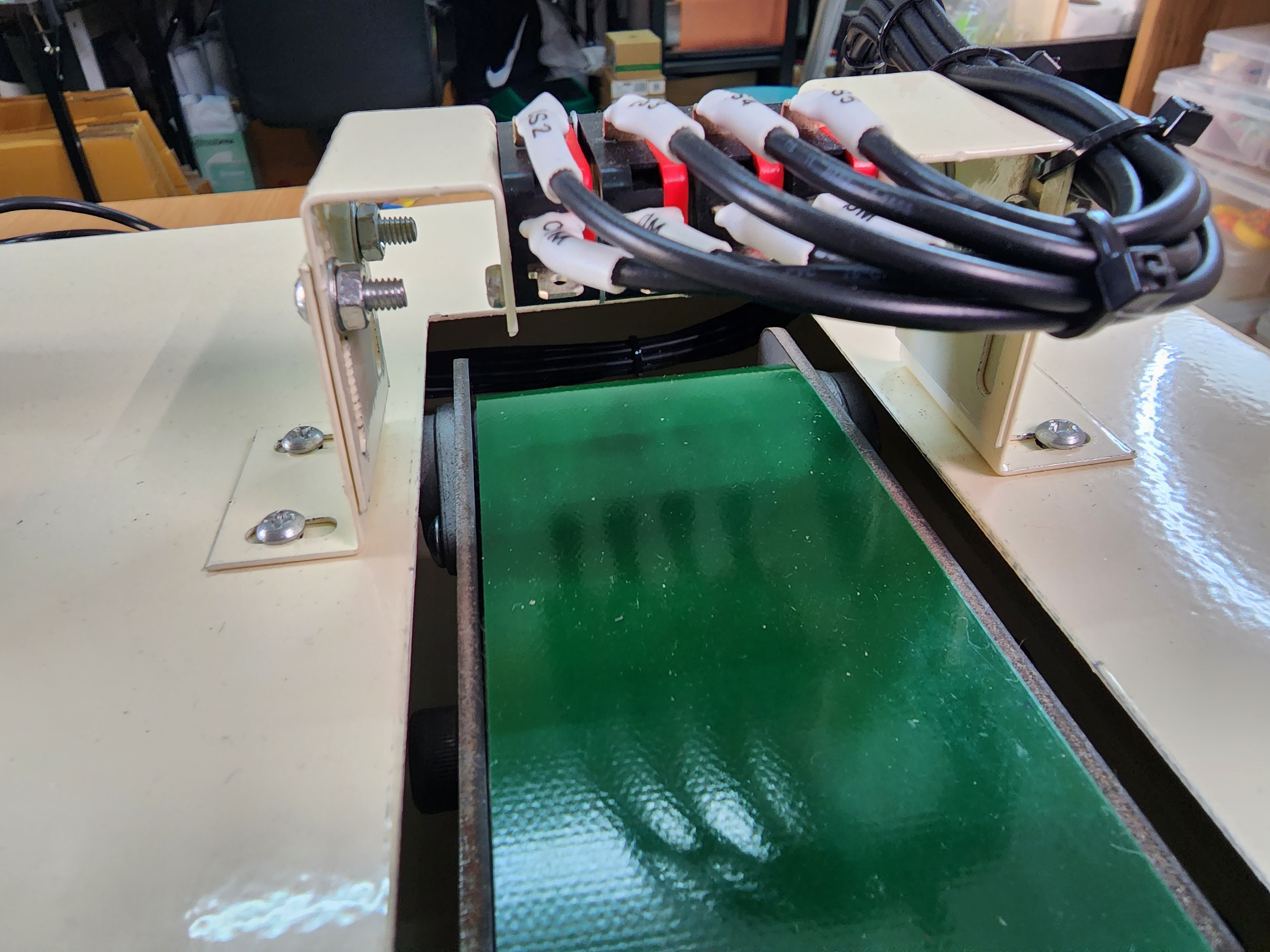 ชุดฝึกอบรม PLC พร้อม ชุด Conveyor สำหรับการจำลองการทำงานเครื่องจักร