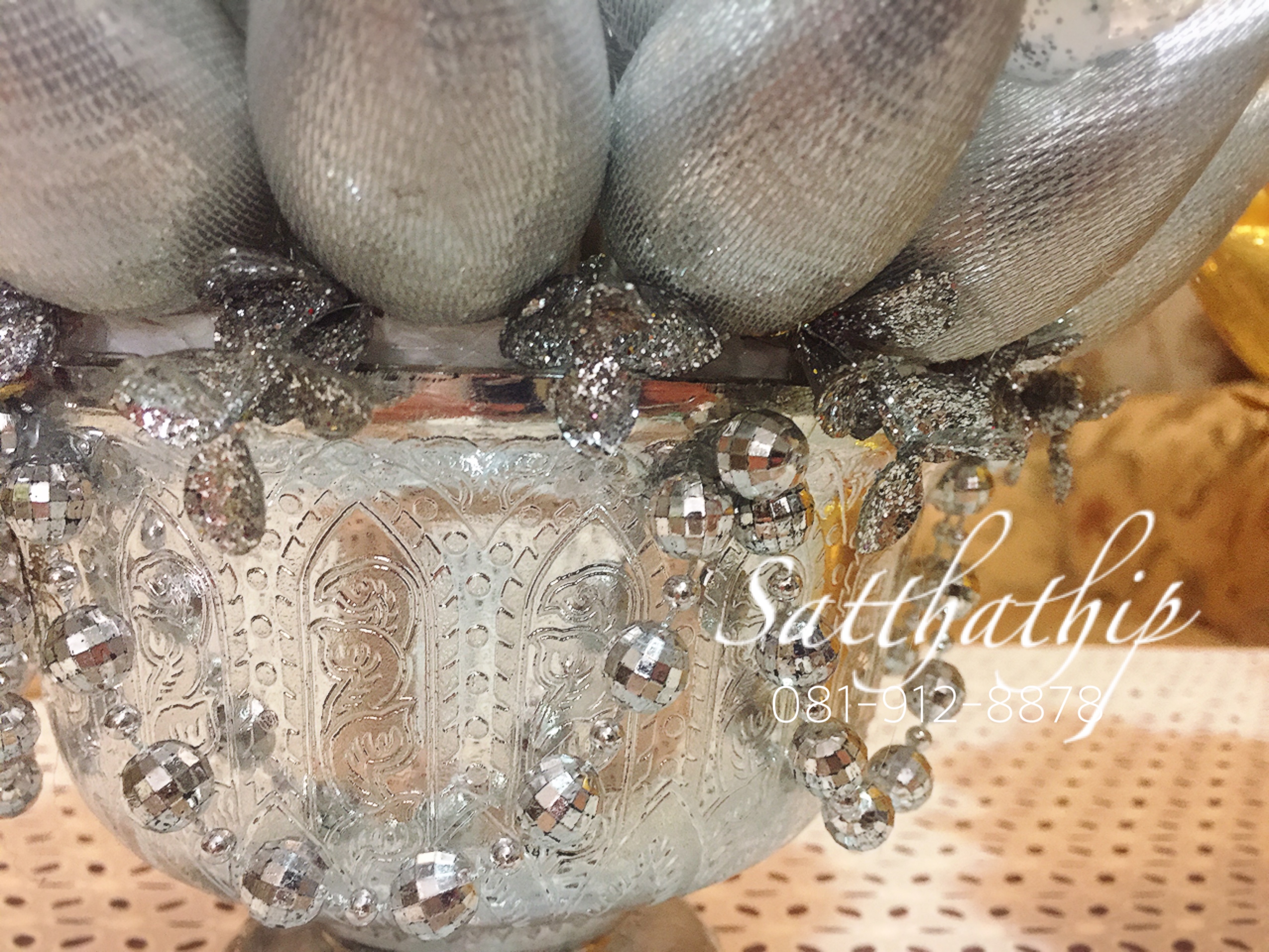 พานพุ่มดอกบัวเงินทอง