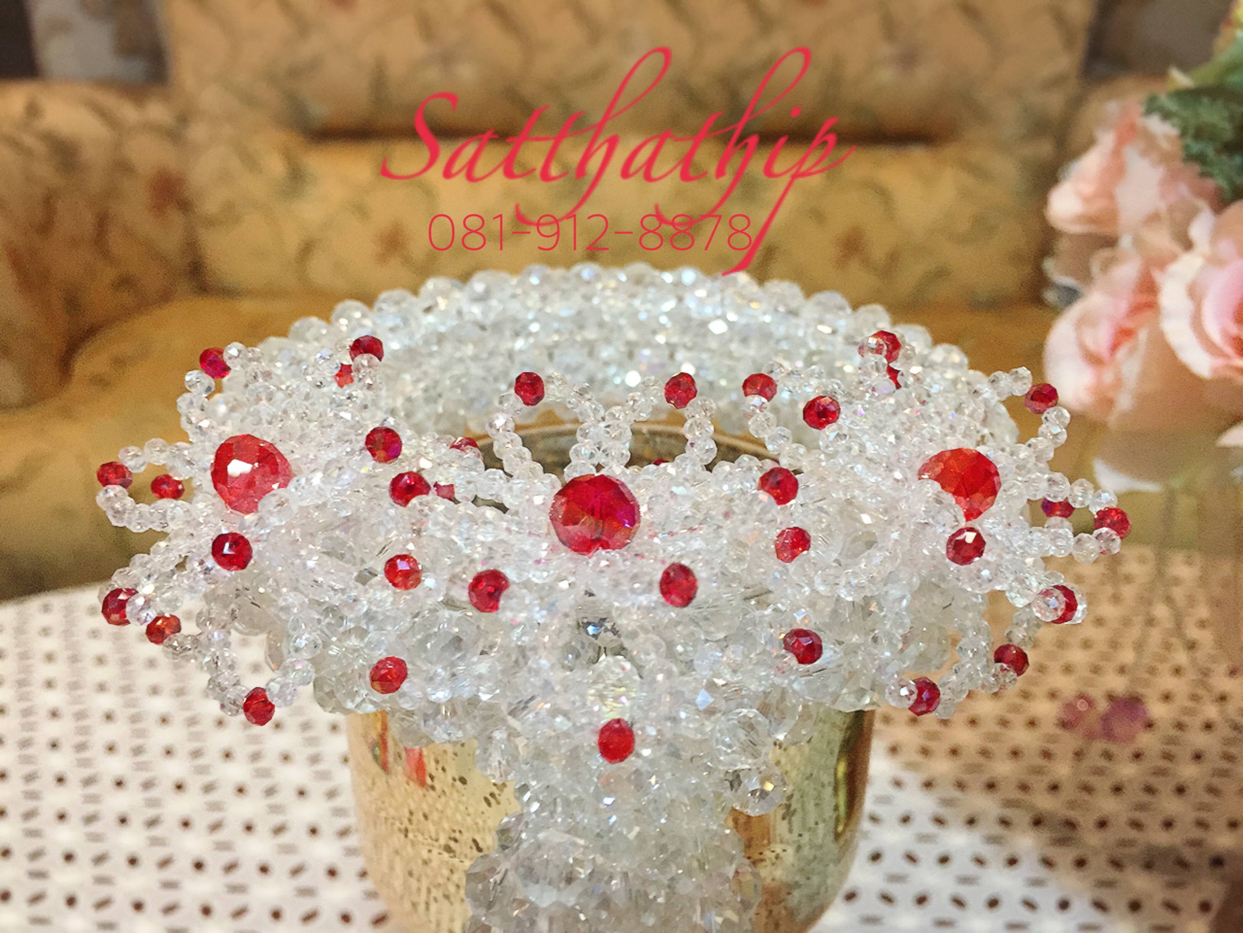 พวงมาลัยคริสตัล ยกดอก สีโทนขาว แดง - Crystal Garland