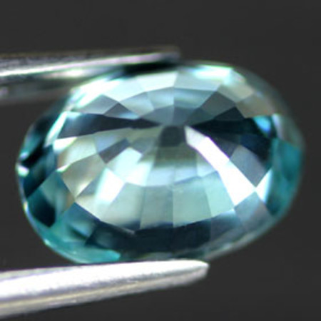 เพทาย (Blue Zircon) 2.15 กะรัตสีฟ้า