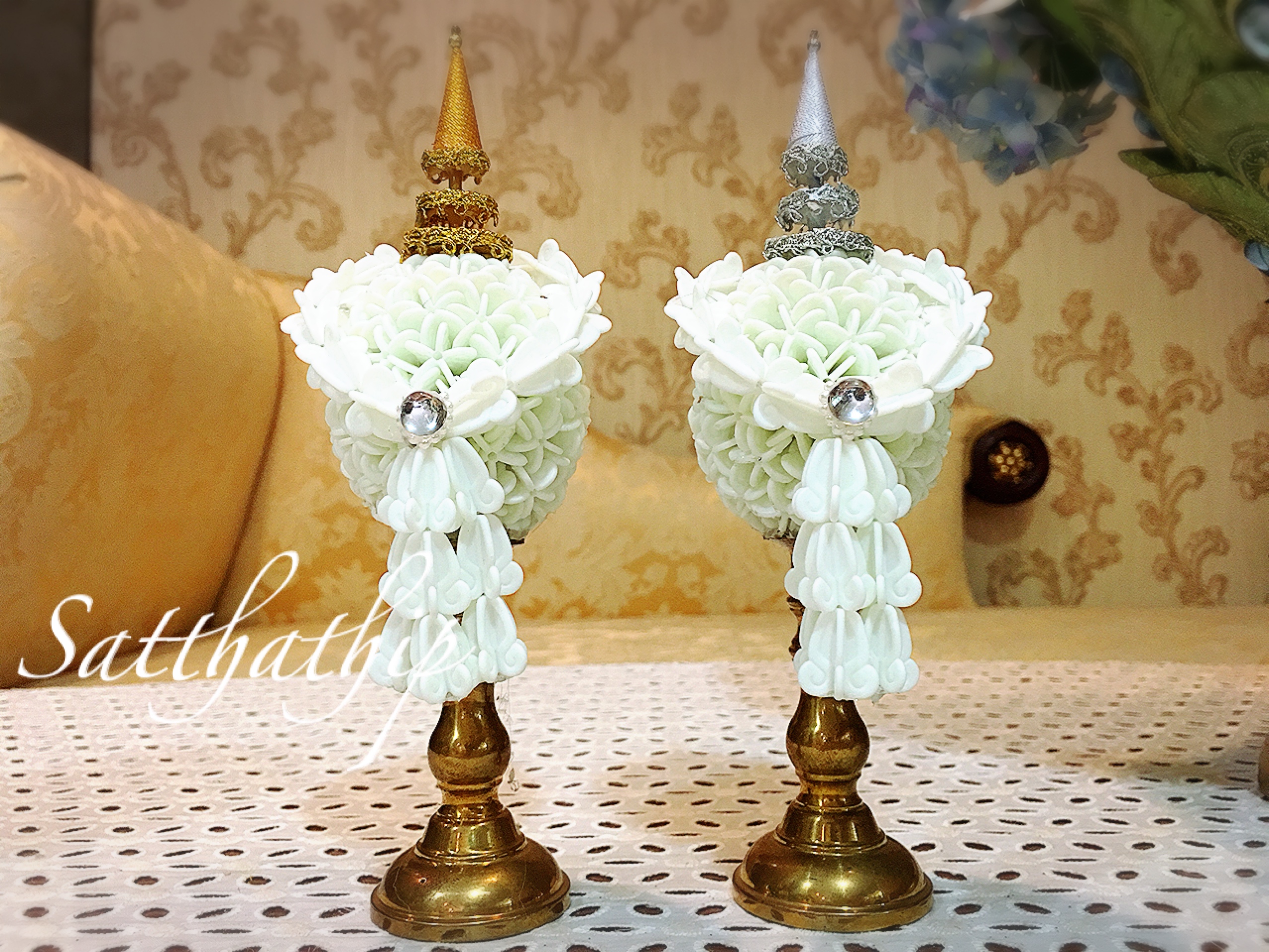 พานพุ่ม - พานพุ่มสักการะ - พานพุ่มดอกรัก - พานพุ่มดอกรักประดิษฐ์ (พลาสติก) - พานพุ่มสีขาว - Panpum